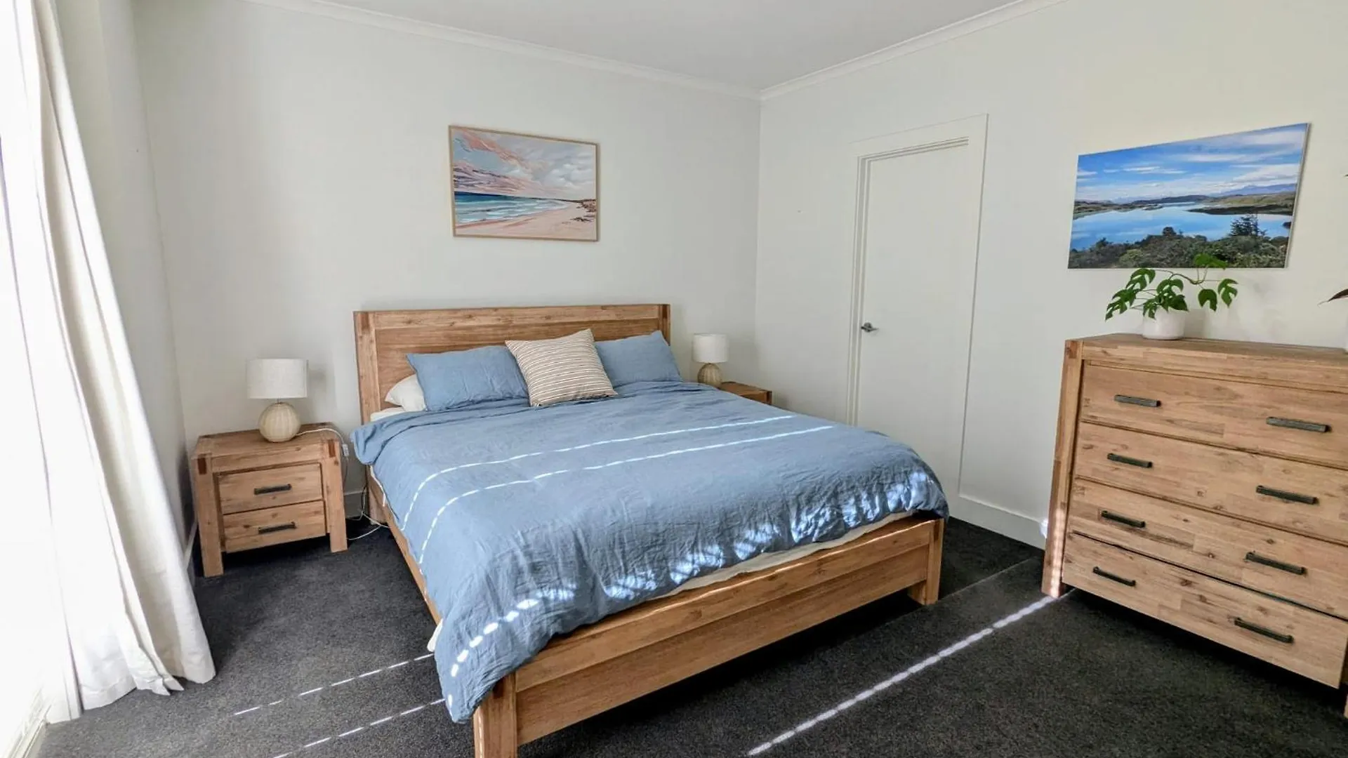 Family Friendly Executive Townhouse In Kent Town